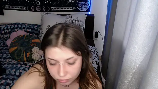 AlienforTwenty online show from April 22, 2026, 2:18 pm