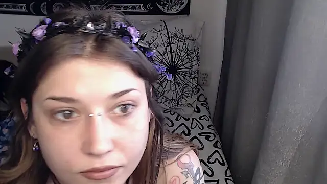 AlienforTwenty online show from April 23, 2026, 8:35 am