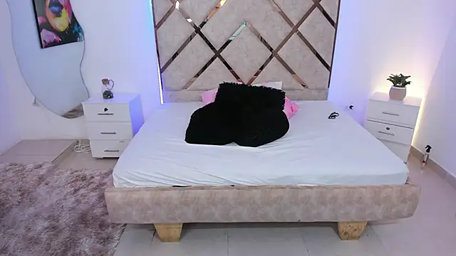 queenie staar online show from March 30, 2026, 7:37 pm