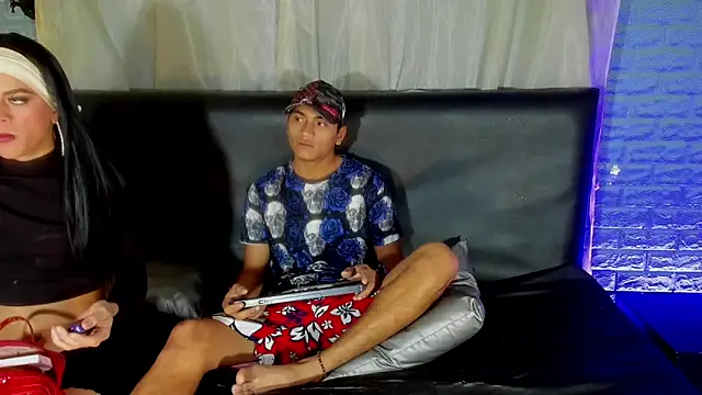 Snapshot of Andres_and_Emely chatting on January 13, 2026, 11:04 am Andres and Emely online show from January 13, 2026, 11:04 am