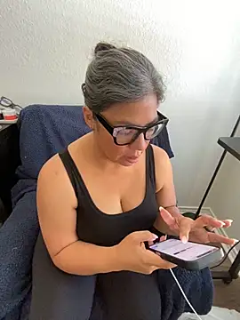 Snapshot of BettyWhispers chatting on March 15, 2026, 6:25 pm BettyWhispers online show from March 15, 2026, 6:25 pm