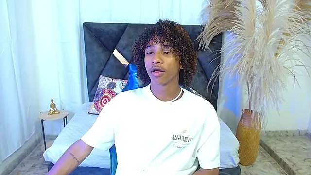 angelll18  online show from February 10, 2026, 8:35 pm