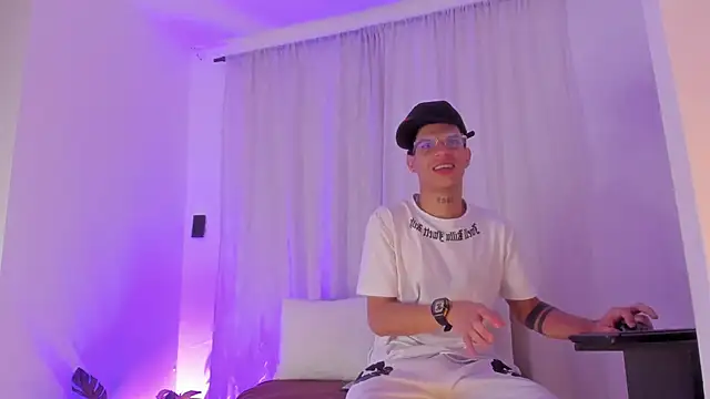 Snapshot of kings_of_heavens_ chatting on December 21, 2025, 8:27 pm kings of heavens online show from December 21, 2025, 8:27 pm