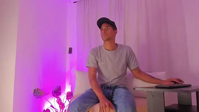 Snapshot of kings_of_heavens_ chatting on January 6, 2026, 3:21 am kings of heavens online show from January 6, 2026, 3:21 am