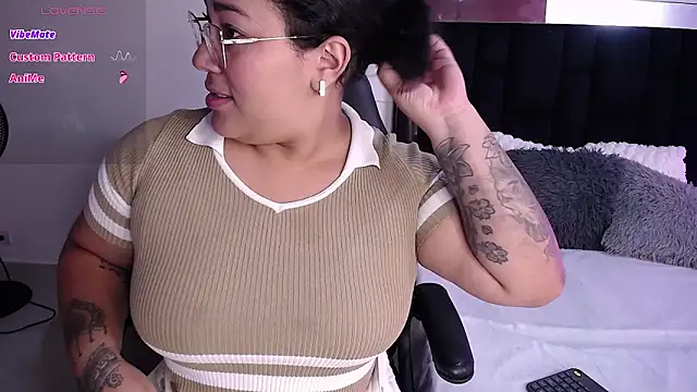 CataleyaRoselle online show from February 14, 2026, 4:59 pm