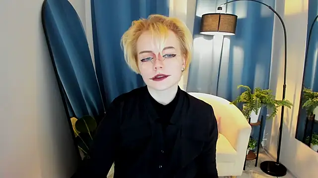 KellyKik online show from January 14, 2026, 1:17 pm