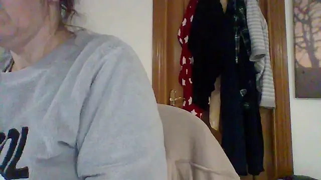 Lunamaya7 online show from January 7, 2026, 9:17 pm