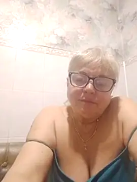 Snapshot of LinaLight88 chatting on April 3, 2026, 9:13 pm LinaLight88 online show from April 3, 2026, 9:13 pm