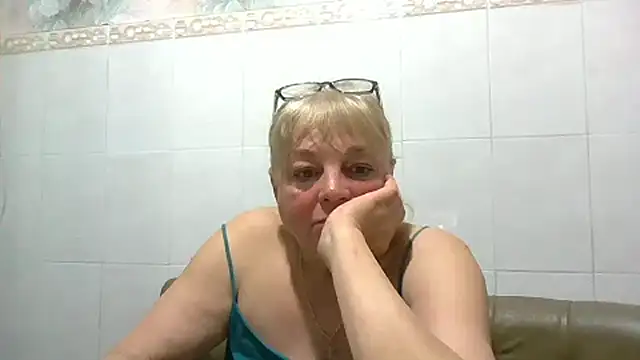 Snapshot of LinaLight88 chatting on April 5, 2026, 8:06 pm LinaLight88 online show from April 5, 2026, 8:06 pm