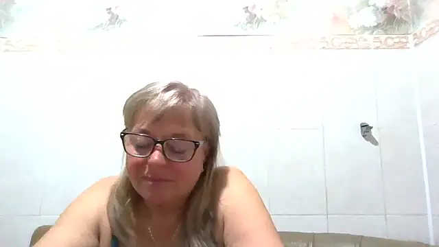 Snapshot of LinaLight88 chatting on April 10, 2026, 7:40 pm LinaLight88 online show from April 10, 2026, 7:40 pm