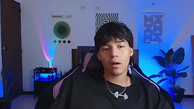 CrisotpherMoretti online show from December 18, 2025, 5:30 pm