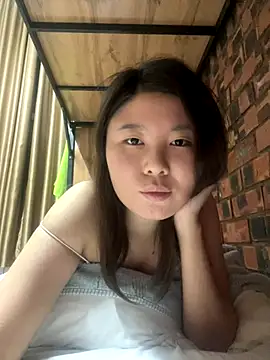 Sarah2127 online show from December 18, 2025, 11:00 pm