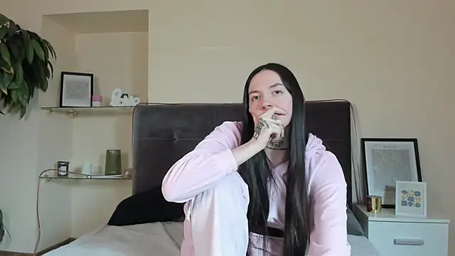 AdrianaCult online show from February 9, 2026, 6:23 pm