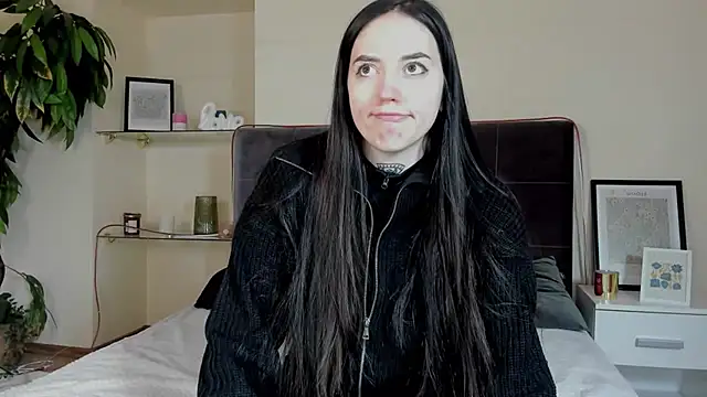 AdrianaCult online show from February 10, 2026, 6:50 am