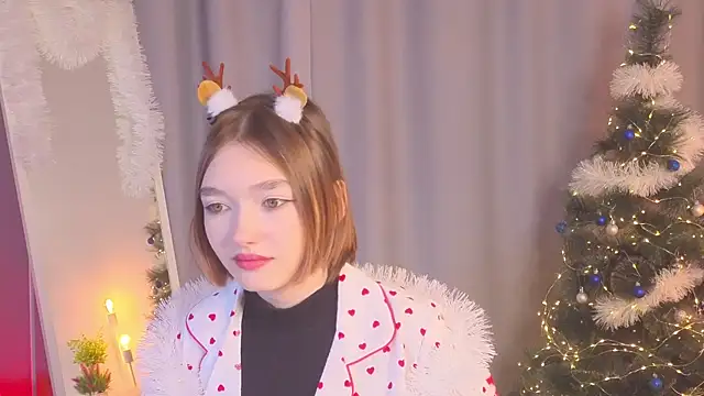 Leyla crsh online show from December 22, 2025, 5:04 am