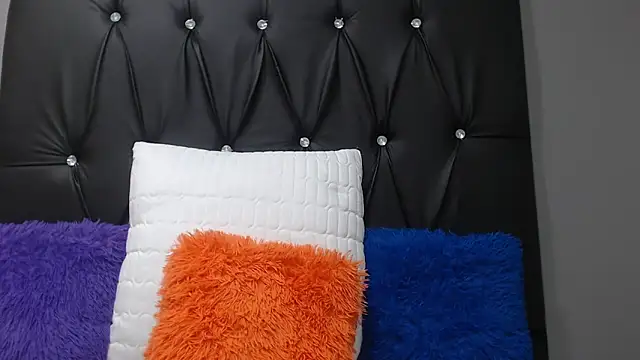 TemptingCloeXx online show from April 11, 2026, 5:39 pm