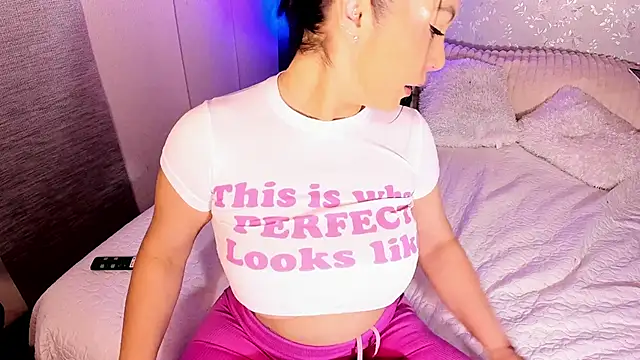 Snapshot of AntonellaFerrerr_1 chatting on April 22, 2026, 4:48 am AntonellaFerrerr 1 online show from April 22, 2026, 4:48 am