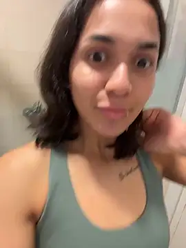 Snapshot of MiaMorenoo chatting on January 6, 2026, 4:00 pm MiaMorenoo online show from January 6, 2026, 4:00 pm