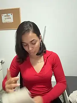 Snapshot of MiaMorenoo chatting on January 13, 2026, 4:01 pm MiaMorenoo online show from January 13, 2026, 4:01 pm