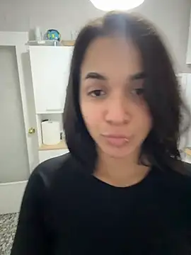 Snapshot of MiaMorenoo chatting on January 14, 2026, 5:29 pm MiaMorenoo online show from January 14, 2026, 5:29 pm