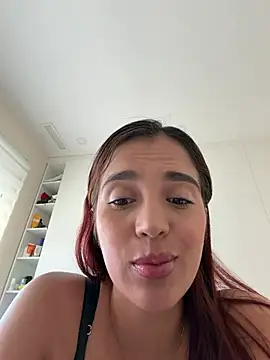Snapshot of lara_beker chatting on April 27, 2026, 3:32 pm lara beker online show from April 27, 2026, 3:32 pm