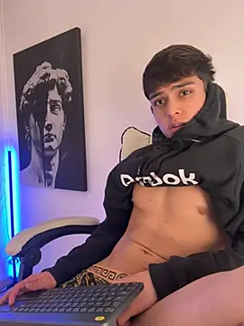 lian fooxx online show from March 16, 2026, 5:44 am