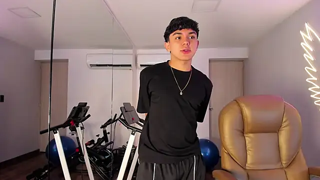  TaylorBlack online show from April 1, 2026, 11:44 am