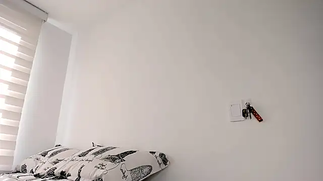 aria monroee online show from April 24, 2026, 8:33 pm