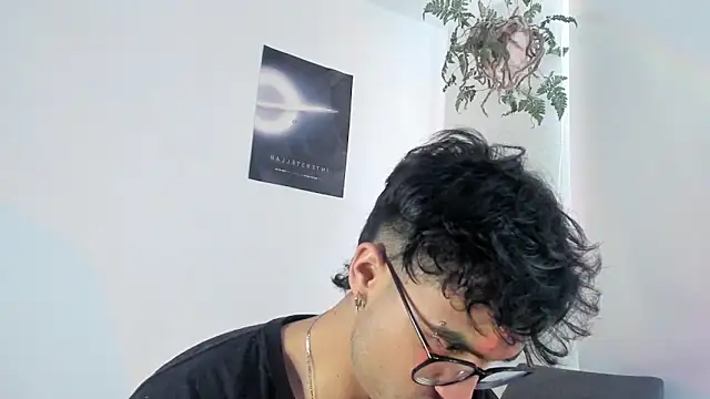 Snapshot of charlie_dicker chatting on January 6, 2026, 4:21 pm charlie dicker online show from January 6, 2026, 4:21 pm