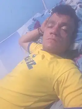 Snapshot of Almeyjose chatting on December 18, 2025, 4:07 am Almeyjose online show from December 18, 2025, 4:07 am