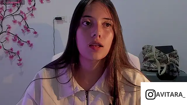 vanesita  online show from July 2, 2026, 11:44 pm
