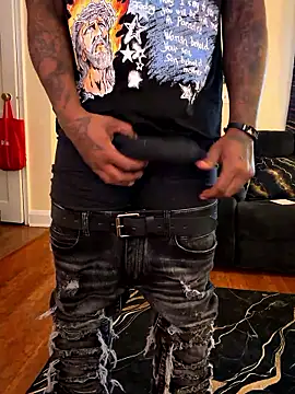 Snapshot of daddydarkskindikk chatting on January 12, 2026, 5:51 pm daddydarkskindikk online show from January 12, 2026, 5:51 pm