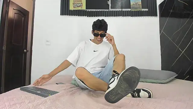 Emer santos online show from April 11, 2026, 6:01 pm