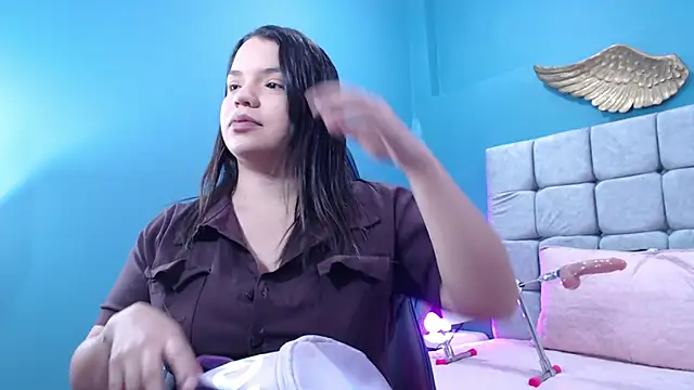 AuraArnau online show from January 12, 2026, 6:35 pm