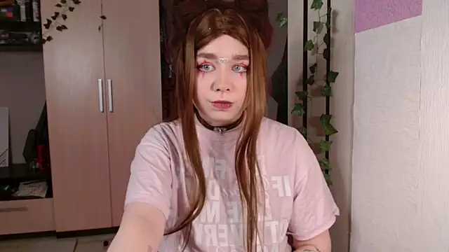 Yuly Soft online show from December 18, 2025, 4:13 pm