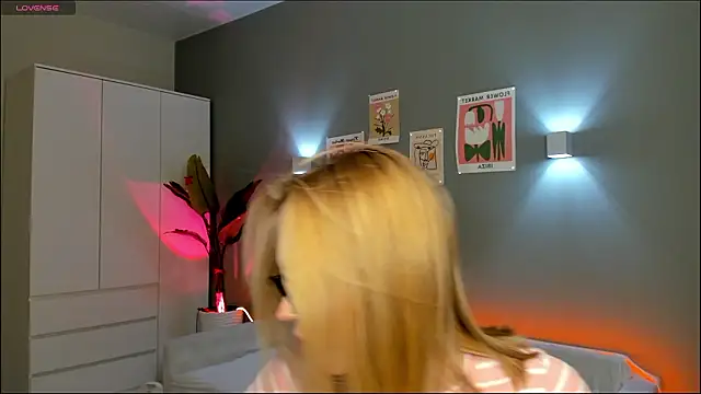 Aurelia Voss online show from February 4, 2026, 7:53 pm