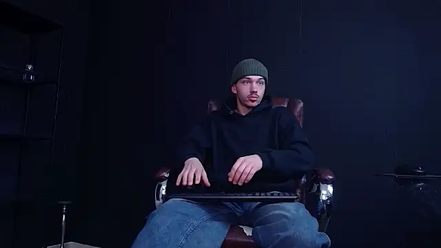 Snapshot of KaydenDrew chatting on December 16, 2025, 9:36 am KaydenDrew online show from December 16, 2025, 9:36 am