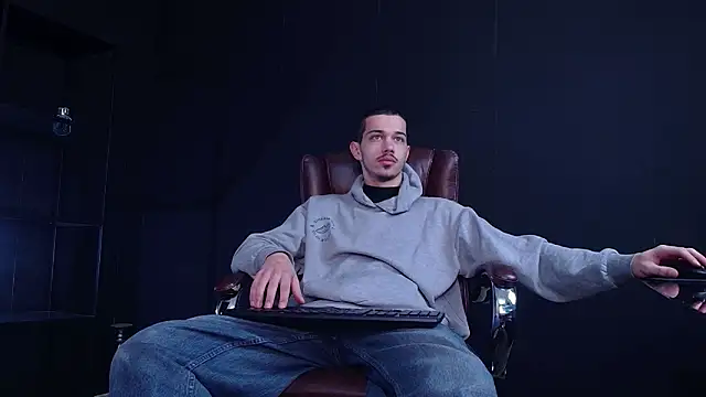 Snapshot of KaydenDrew chatting on December 18, 2025, 5:24 am KaydenDrew online show from December 18, 2025, 5:24 am