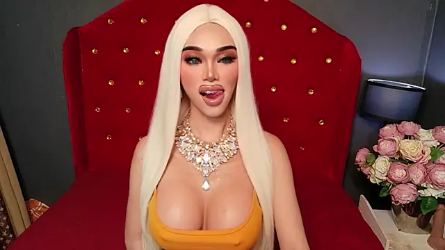 CelinaWintour online show from December 22, 2025, 5:21 pm