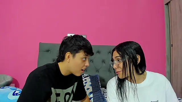 Snapshot of ariloe_quintero chatting on February 1, 2026, 2:10 am ariloe quintero online show from February 1, 2026, 2:10 am