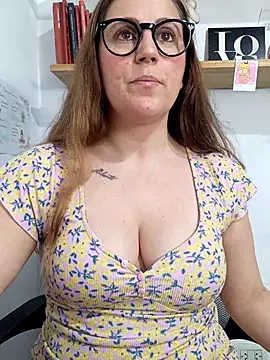 SofiEsteves online show from April 18, 2026, 7:29 pm