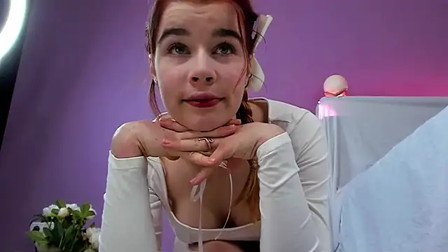 Snapshot of EilinWood chatting on December 21, 2025, 2:13 pm EilinWood online show from December 21, 2025, 2:13 pm