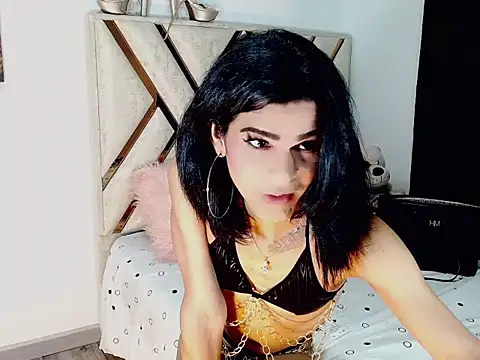 titania1502 online show from December 23, 2025, 4:54 am