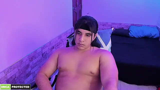 Snapshot of latinboyfit chatting on May 2, 2026, 5:40 pm latinboyfit online show from May 2, 2026, 5:40 pm
