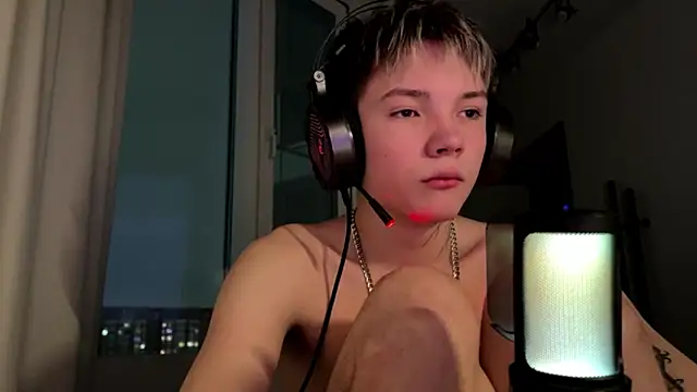 MilesSwanson online show from December 22, 2025, 7:22 pm