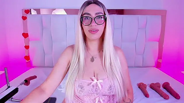 CamilleJuicy  online show from April 20, 2026, 1:03 pm