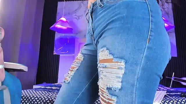 Snapshot of Carla_evans_ chatting on December 22, 2025, 2:25 pm Carla evans online show from December 22, 2025, 2:25 pm