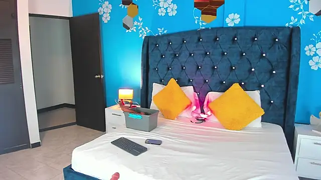 Issa Clark01 online show from February 13, 2026, 9:44 pm