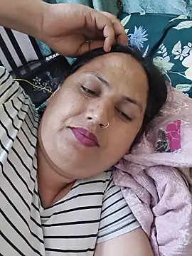 Hotmylips online show from May 10, 2026, 4:45 pm