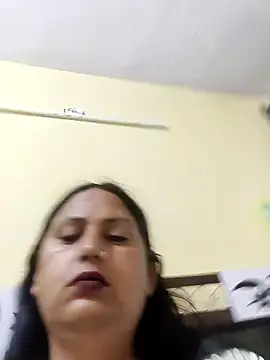 Hotmylips online show from May 16, 2026, 5:15 am